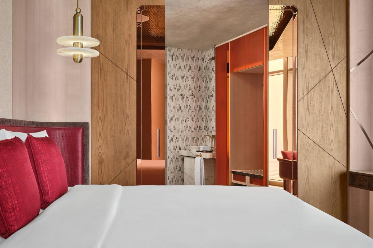 Hotel W Dubai - Mina Seyahi (Adults Only) Esterno foto A guest room at the hotel